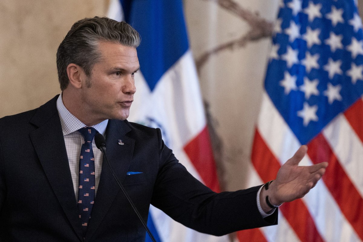 Tahran Bölgedeki ABD Şirketlerini Tehdit Etti, Hegseth Önümüzdeki Günlerin Belirleyici Olacağını Söyledi