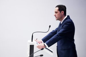 Kıbrıs hükümeti İngiliz üsleriyle ilgili müzakerelere 'her düzeyde' hazırlanıyor