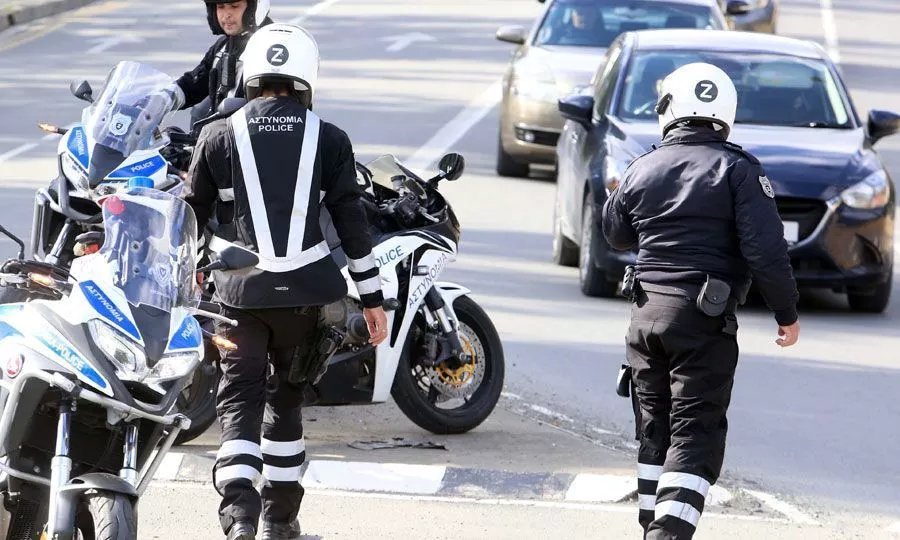 Lympia'da Polis Kovalamacası Havaya Ateş Açılarak Son Buldu: Araçta Kaçak Tütün Ele Geçirildi