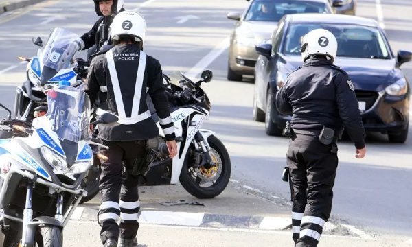 Lympia'da Polis Kovalamacası Havaya Ateş Açılarak Son Buldu: Araçta Kaçak Tütün Ele Geçirildi