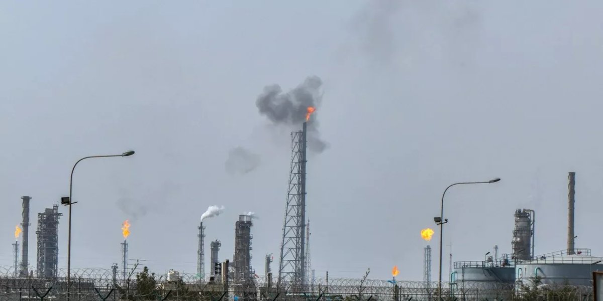 İran İsrail'e yeni füze dalgaları fırlattı, Trump enerji saldırılarını durdurdu