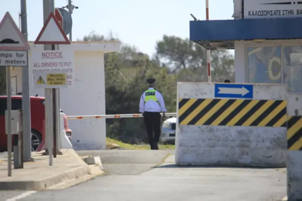 Kıbrıs, İngiltere'den Askeri Üsler İçin Yeni Güvenlik Anlaşması Talep Etti