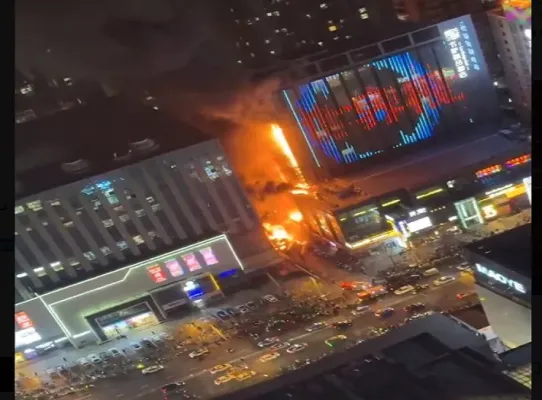 Kuzey Çin'de Yüksek Katlı Binada Çıkan Yangında 3 Kişi Hayatını Kaybetti, 23 Kişi Yaralandı