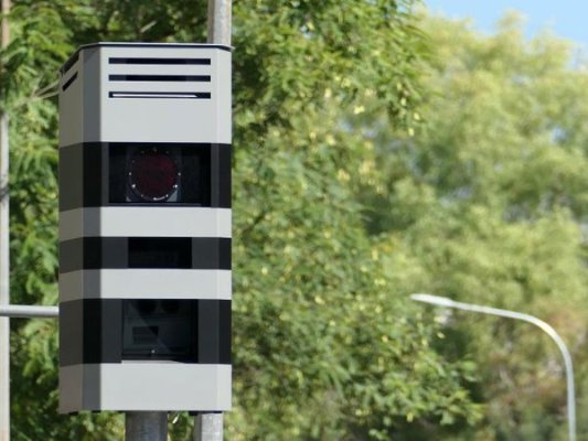 Kıbrıs Meclisi, Polisin Mobil Hız Kamerası Bölgelerini Önceden Yayınlamasına İzin Veren Yasayı Onayladı