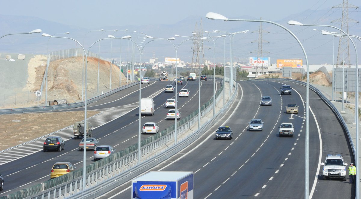 Lefkoşa-Limasol otoyolu kaza sonrası kısmen trafiğe kapatıldı