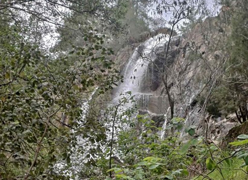 Ksiliatos Barajı taştı, doğal şelale manzarası oluştu