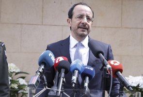 Kahvehane Sohbetleri: Devlet Çok mu Aptal Yoksa Çok mu Yozlaşmış?