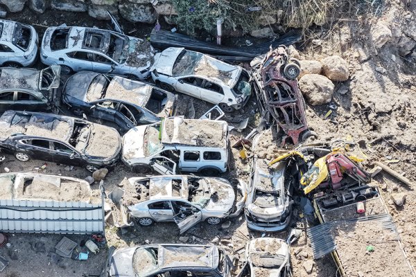 İran Meydan Okuyor: İsrail Tahran'ı Vururken Yemen'den Drone Saldırısı