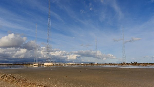 Belediye başkanı İngiliz Ağrotur üssündeki antenlerin kanser riskine dikkat çekti
