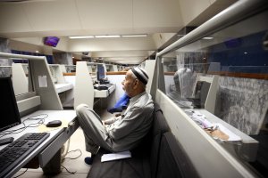 Orta Doğu Gerginliği Artarken Pakistan Borsası 7.000 Puandan Fazla Düştü