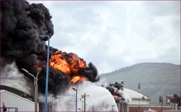 İran, Dubai Açıklarında Dev Petrol Tankerine Saldırdı: Trump Tahran'ı Yok Etmekle Tehdit Etti