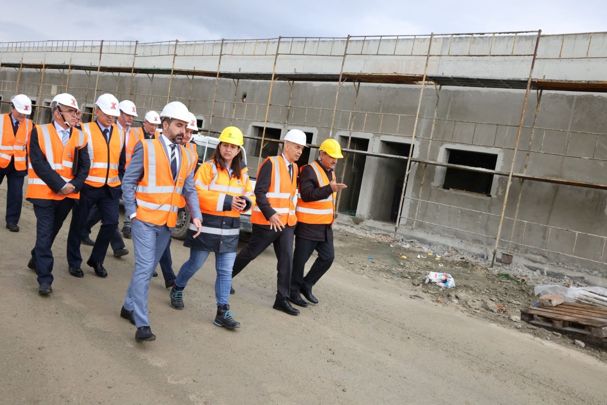 Limnes'teki yeni göçmen merkezi kısmen hizmete açıldı