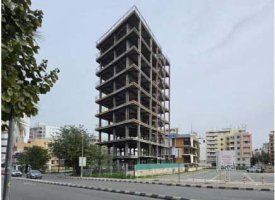 Lefkoşa'nın Göbeğindeki Yarım Kalan Bina Halk Sağlığını Tehdit Ediyor