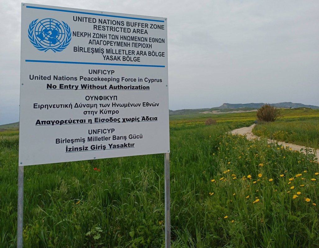 BM Tampon Bölge Sınırlarına Yeni Tabelalar Yerleştirdi, Lale Meraklıları Tedirgin