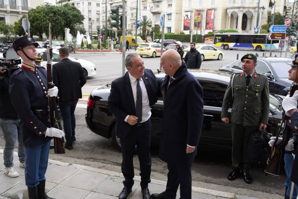 Savunma bakanları Yunanistan'ın Kıbrıs'taki askeri varlığını ve Kentavros sistemini görüştü