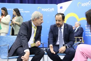 AB'nin Kıbrıs Sorunu Özel Temsilcisi Hahn İstifa Etti