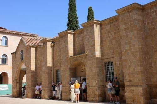 Kıbrıs'a Turist Akını: Şubat'ta Yüzde 9,5 Artış Kaydedildi