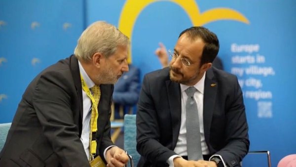 Johannes Hahn, AB Kıbrıs özel temsilciliği görevinden istifa etti