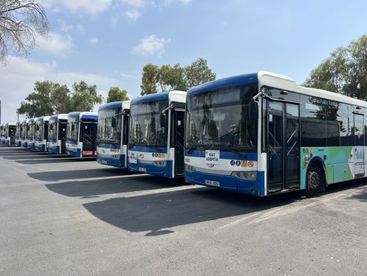 Otobüs şoförleri trafik ışığı güvenliği nedeniyle greve gitti