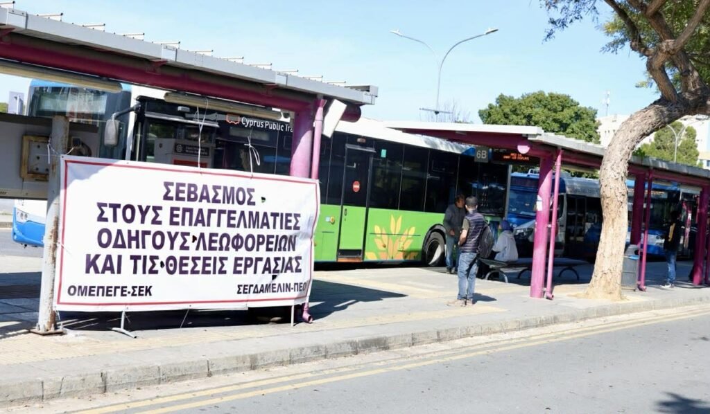 Otobüs şoförleri kırmızı ışık kameralarını protesto etti: 'Yolcuların güvenliği tehlikede'