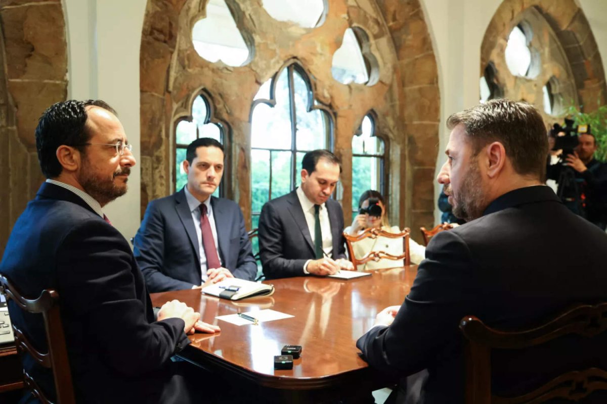 Christodoulides, PASOK Lideri Androulakis'i Kabul Etti: İran Savaşı ve Kıbrıs Sorunu Görüşüldü
