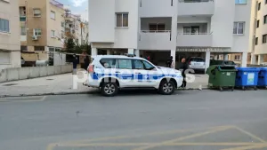 Larnaka'da Rehine Krizi: Bıçaklı Saldırgan İki Kadını Rehin Aldı, Polis Operasyonuyla Kurtarıldılar