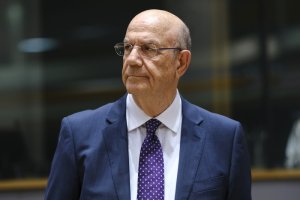 Maliye Bakanı Keravnos, S&P'nin Kıbrıs'a Verdiği 'A-' Kredi Notunun Teyidini Memnuniyetle Karşıladı