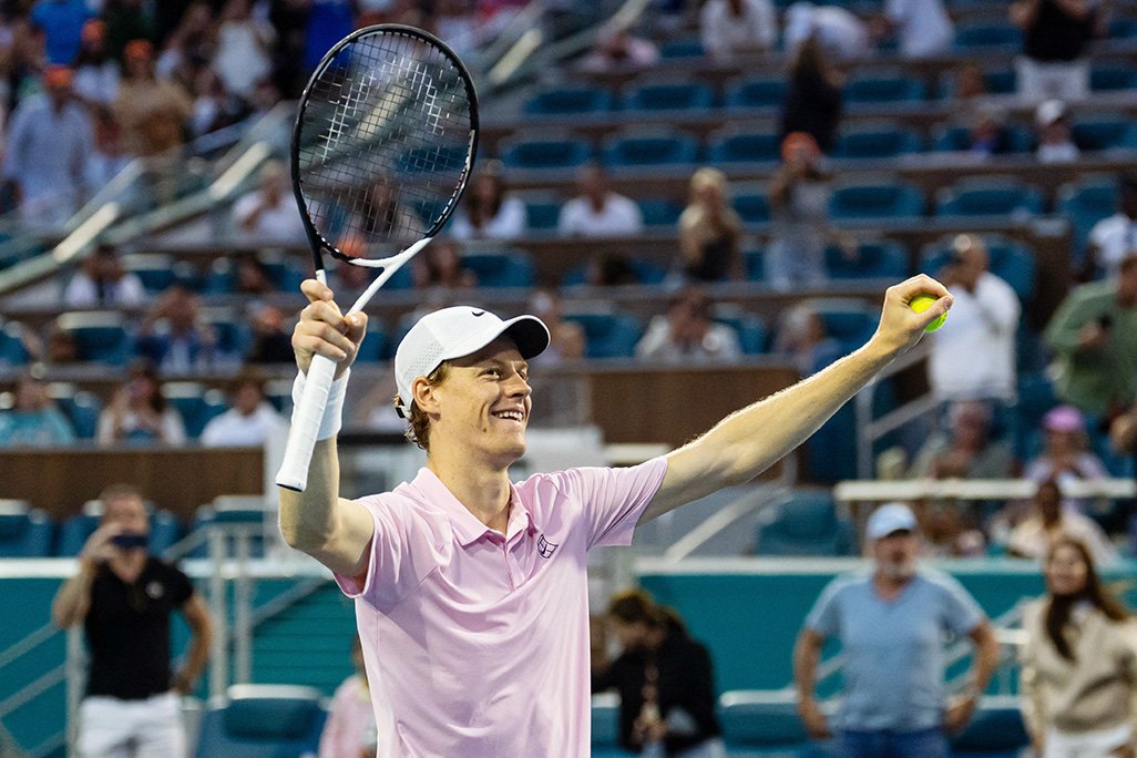 Sinner Miami'de tarihi 'Sunshine Double'ı kazandı