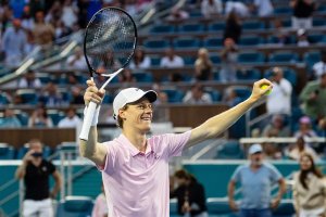 Sinner Miami'de tarihi 'Sunshine Double'ı kazandı