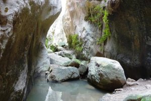 Avakas Kanyonu'nda mahsur kalan 31 doğa yürüyüşçüsü kurtarıldı