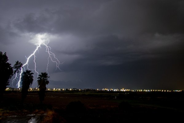 Kıbrıs'ta perşembeye kadar sarı hava uyarısı verildi