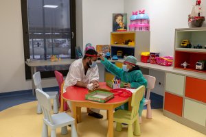 Suriyeli baba böbrek hastası oğlunu kurtarmak için Kıbrıs'a geçti