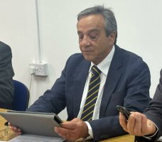 Eski Yüksek Mahkeme Yargıcı Christodoulou 'Sandy' Olarak Bilinen Kadını Tanıdığını Kabul Etti