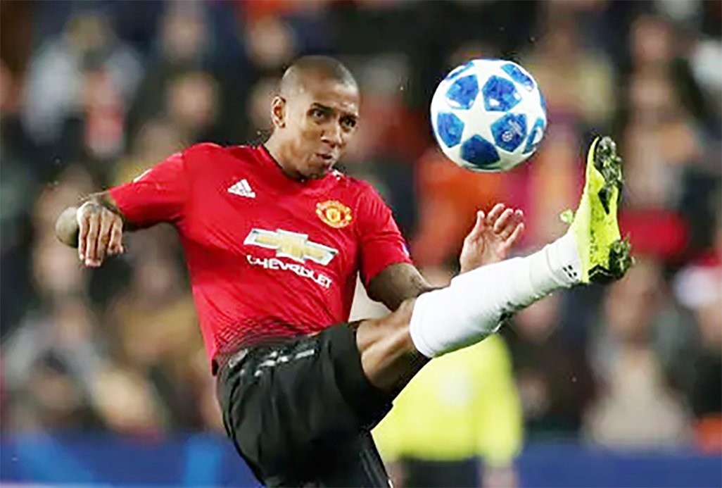 Ashley Young Sezon Sonunda Futbolu Bırakıyor