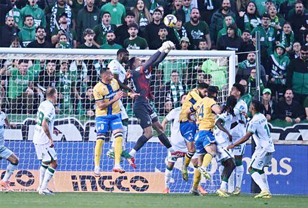 Omonia, Ezeli Rakibi APOEL'i Yenerek Şampiyonluğunu İlan Etti