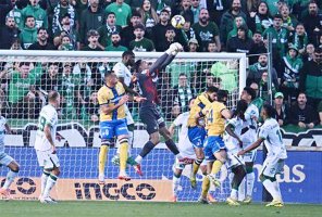 Omonia, Ezeli Rakibi APOEL'i Yenerek Şampiyonluğunu İlan Etti