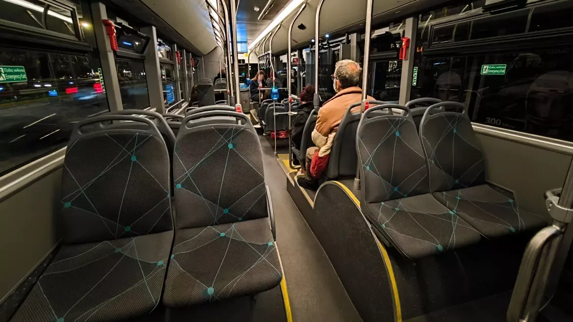 Yunanistan'da Yaşlı Kadın Otobüste Unuttuğu 30.000 Euro ve Altınlarına Kavuştu