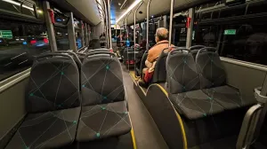 Yunanistan'da Yaşlı Kadın Otobüste Unuttuğu 30.000 Euro ve Altınlarına Kavuştu