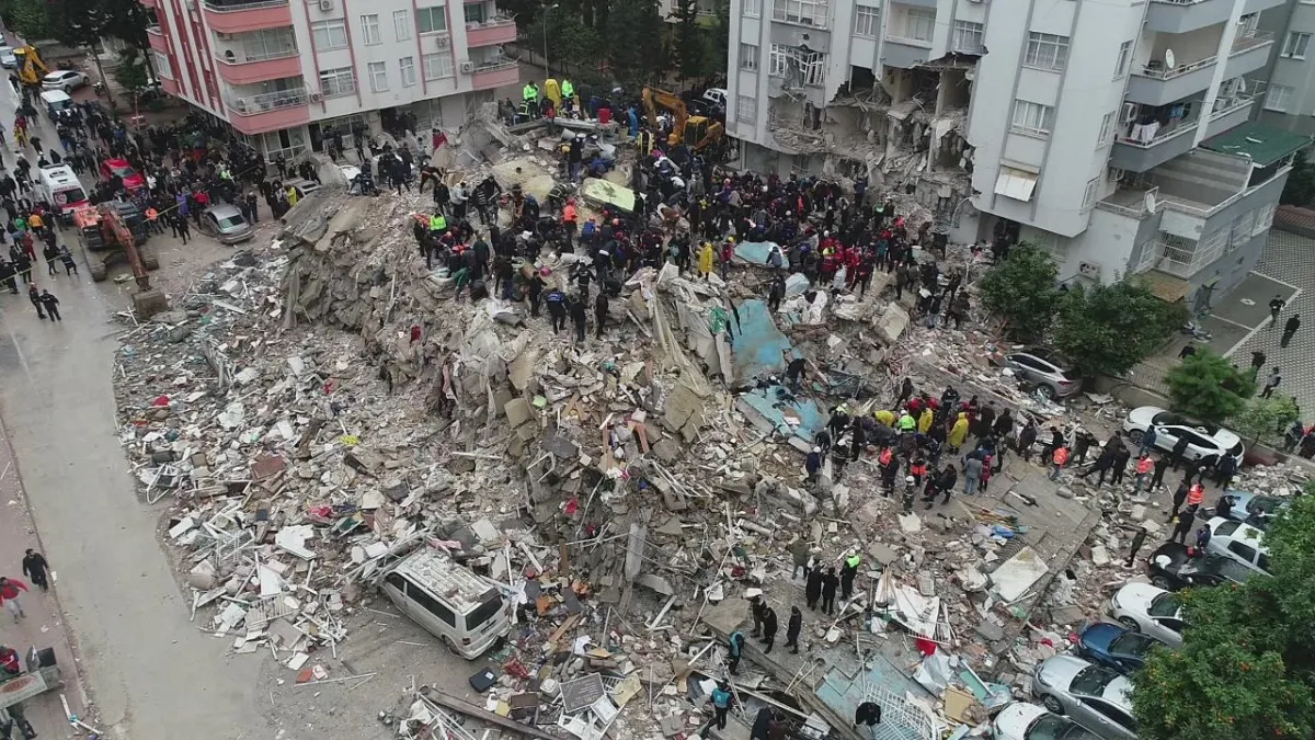 Çöken binanın sahibine verilen ceza 865 yıldan 22,5 yıla düşürüldü: Deprem sonrası Kıbrıs'a kaçmıştı