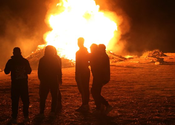 Larnaka'da iki ayrı olayda havai fişek patlaması: İki çocuk yaralandı