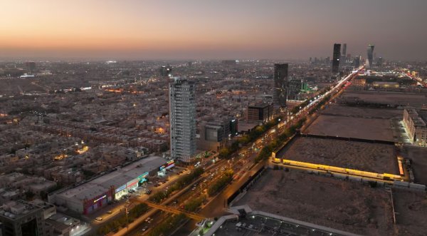 Suudi Arabistan'daki Batılı bankalar ve teknoloji şirketleri uzaktan çalışmaya geçti