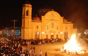 Paskalya Devriyelerinde Limasol'daki Kilisenin Yakınında Üç Molotof Kokteyli Bulundu