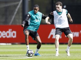 Isak Kırık Bacağın Ardından Liverpool ile PSG Deplasmanına Gitti Ancak İlk 11'de Olmayacak