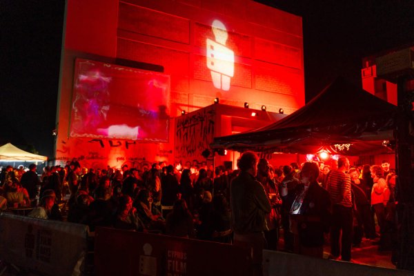 Kıbrıs Film Günleri 2026: 'Hold Onto Me' yerel ödülleri sildi süpürdü, büyük ödül Fransız filmine gitti