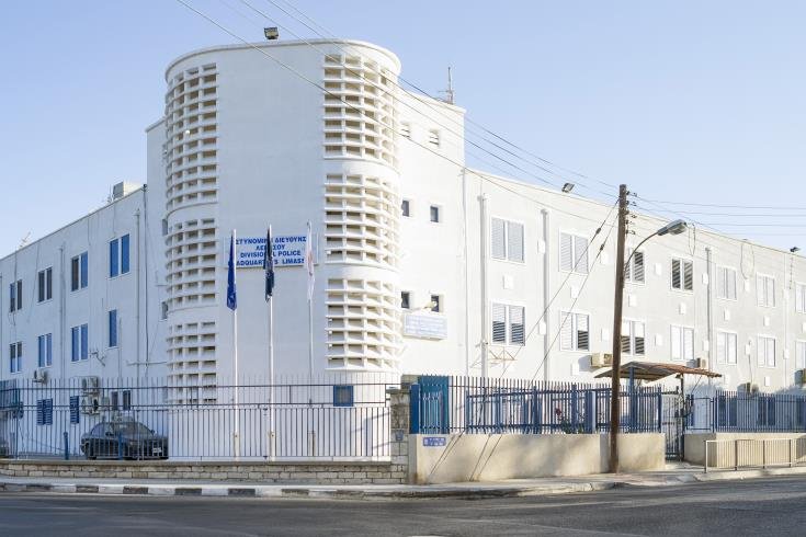 Limasol polis merkezinde yangın: Bir kişi ağır yaralandı