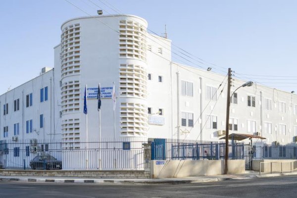 Limasol polis merkezinde yangın: Bir kişi ağır yaralandı