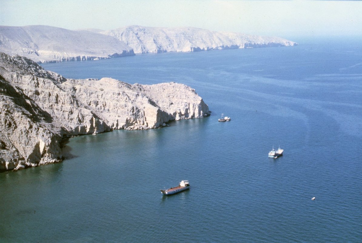 Körfez Ülkeleri Endişeli: ABD-İran Görüşmeleri Tahran'ın Hürmüz Hakimiyetini Pekiştirebilir