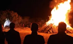 Kıbrıs'ta Paskalya Ateşleri Kontrol Altına Alınamıyor: Kanunsuzluk Artıyor