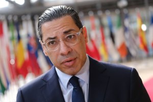 Kombos Lübnan'ın egemenliğine destek verdi, derhal gerilimin azaltılmasını istedi