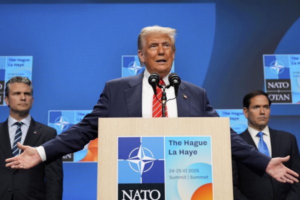 Trump NATO'dan Çıkmayı Tehdit Etti, Müttefiklerle Gerilim Tırmandı
